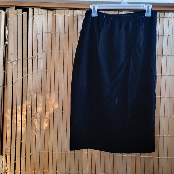 Womens Vintage Size 16 Black Velvet and Pearl 2 piece ensemble - Picture 4 of 4